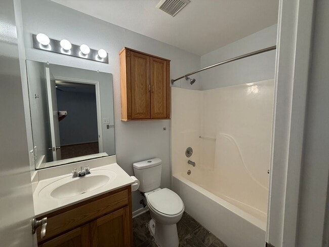 Building Photo - Great home in Saddle Brook