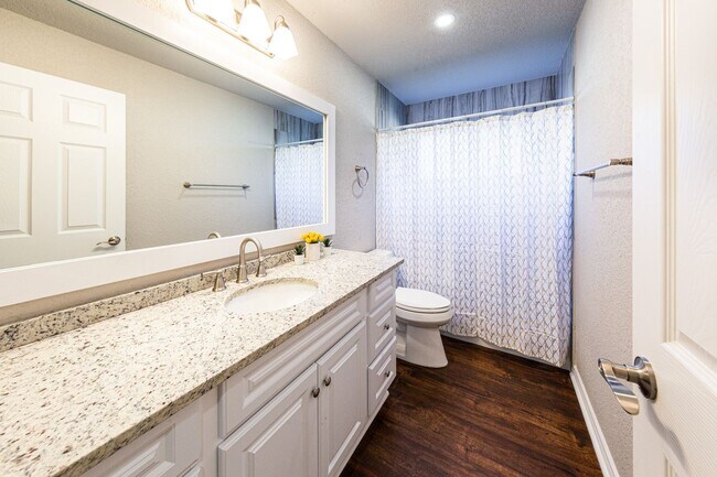 Building Photo - BEAUTIFULLY RENOVATED ONE STORY HOME IN A ...