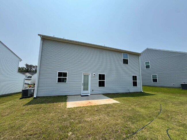 Building Photo - 4 bedroom, 2.5 baths in a Seneca neighborhood