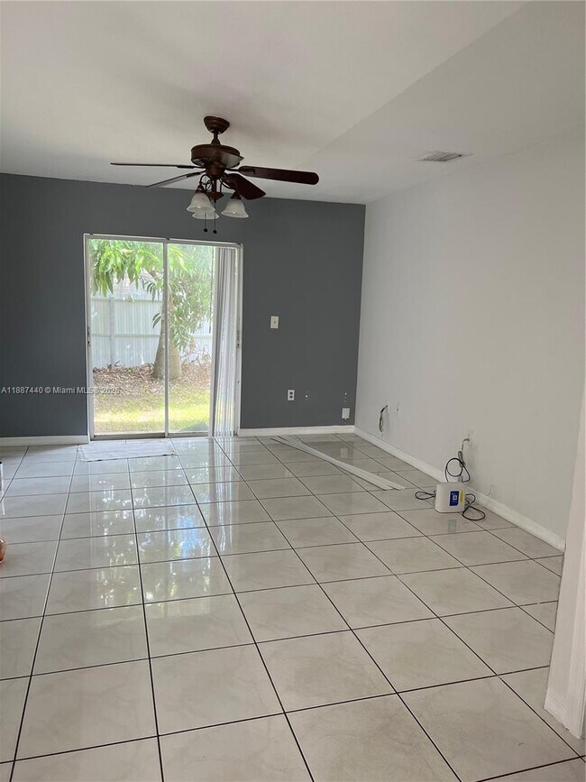 Building Photo - 15765 SW 139th Ave