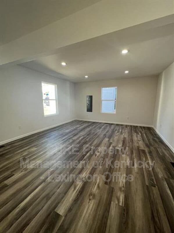 Building Photo - 1216 Pleasant St