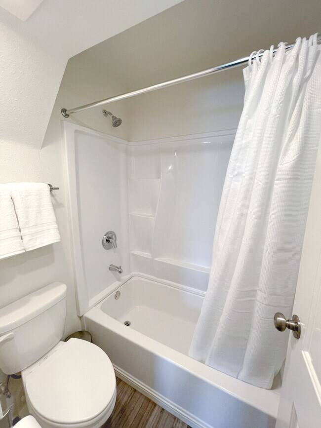 Building Photo - 2515 Burnet Ave