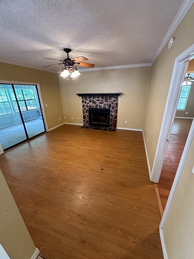 Building Photo - 924 Lawton Ct