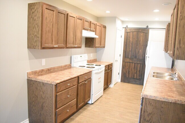 Building Photo - 218 Parrott Dr