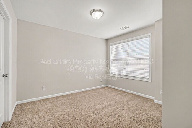 Building Photo - 7112 Harris Bay Rd