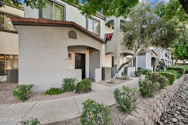 Primary Photo - 4608 W Maryland Ave