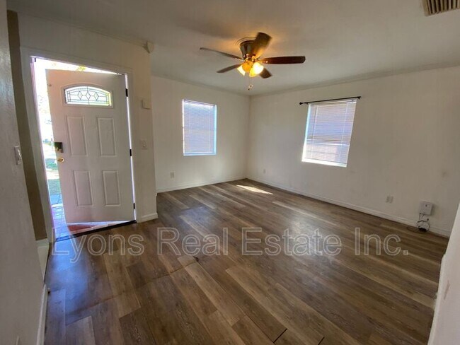 Building Photo - 537 Sacramento St