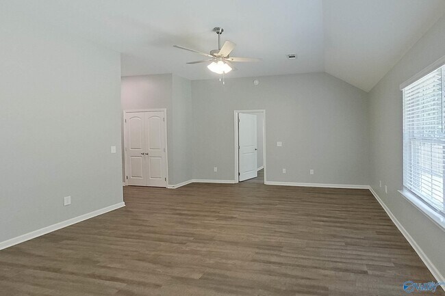 Building Photo - 112 Live Oak Dr