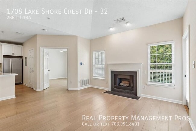 Building Photo - 1708 Lake Shore Crest Dr