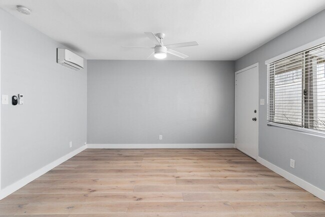Interior Photo - 1024 Loma Avenue