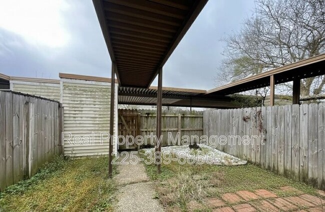 Building Photo - 9841 Siegen Ln