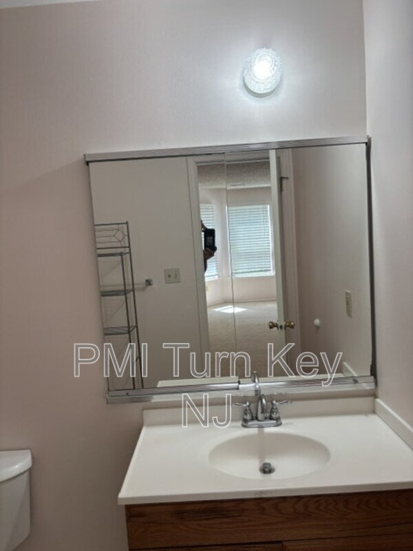 Building Photo - 133 Tulip Ln