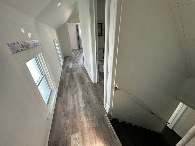 Building Photo - 190 Young St