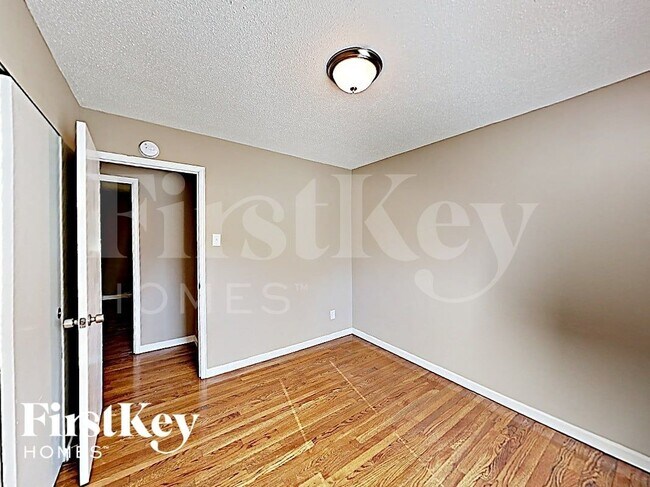 Building Photo - 11592 Las Ladera Dr