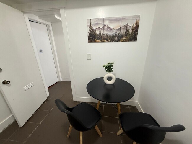 Building Photo - 68 E 200 S