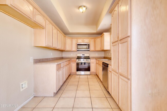 Building Photo - 3104 Tierra Paola Ln