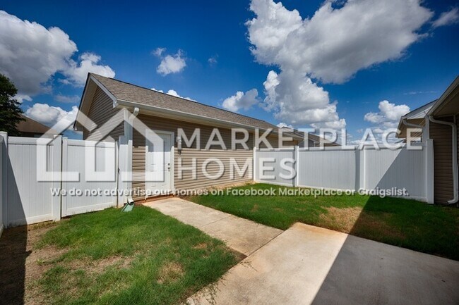 Building Photo - 417 Edgebrook Dr