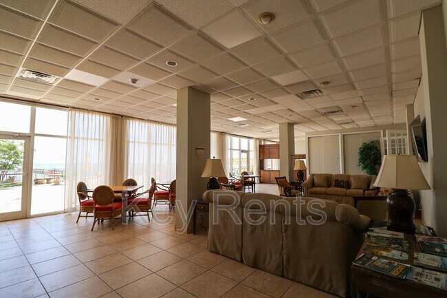 Building Photo - 825 Bayshore Dr