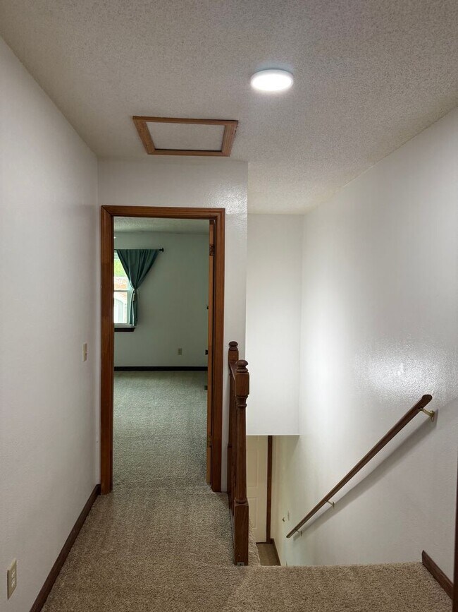 Building Photo - 218 Edith Way