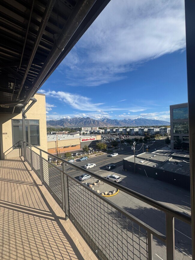 Building Photo - 2150 S Main St