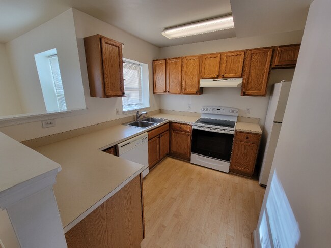 Building Photo - 815 Stoll St