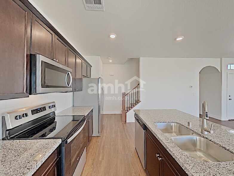 Building Photo - 4702 Tree Swing St