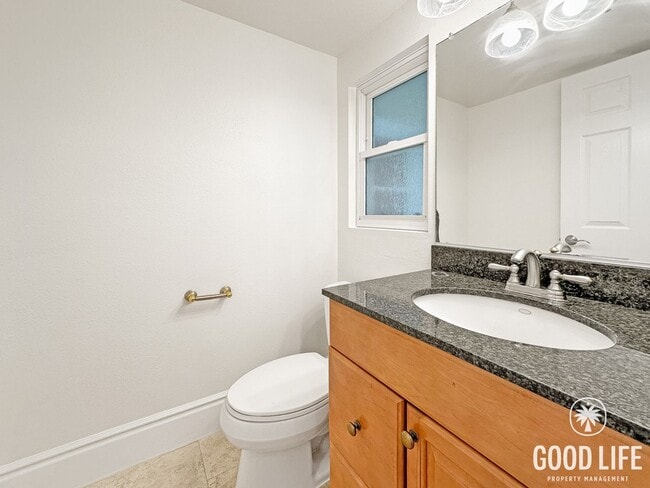 Building Photo - Fully Renovated End-Unit 3BD/2.5BA in Lake Forest with Views, Private Yard & 2-Car Garage