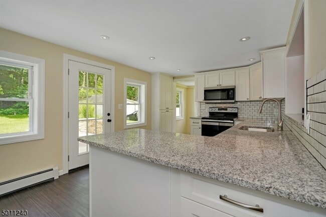 Building Photo - 619 S Main St