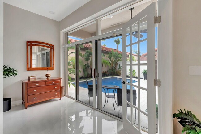 Building Photo - 23164 Via Stel