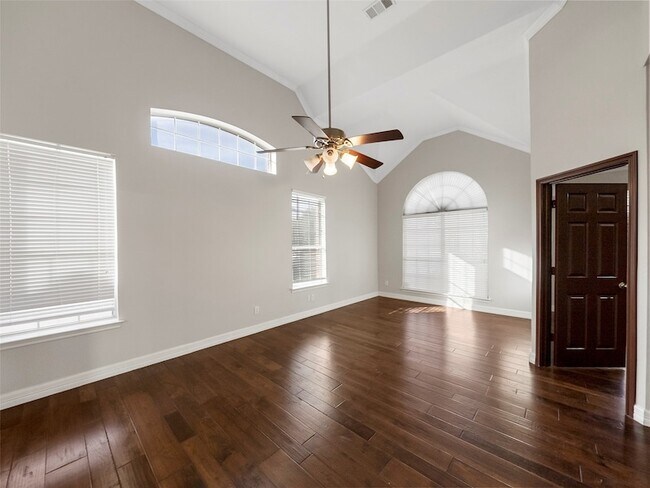 Building Photo - 9943 Red Cedar Dr