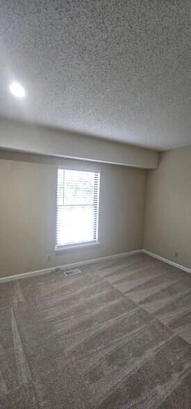 Building Photo - 10832 Haskins St