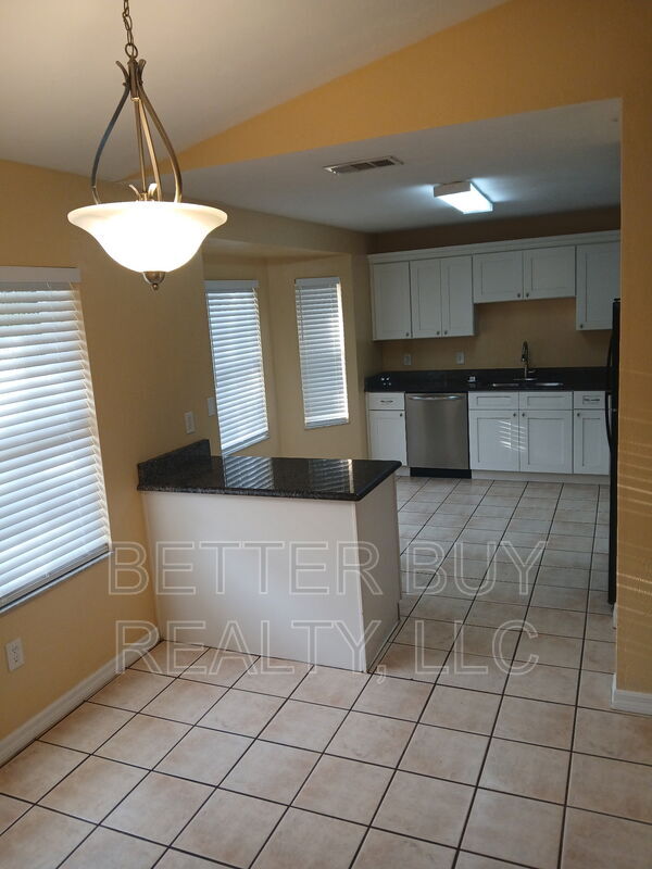 Building Photo - 66 Lindsay Dr