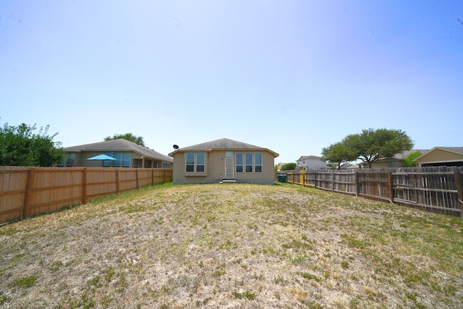 Building Photo - Great One-Story Home Near Lackland AFB Now...