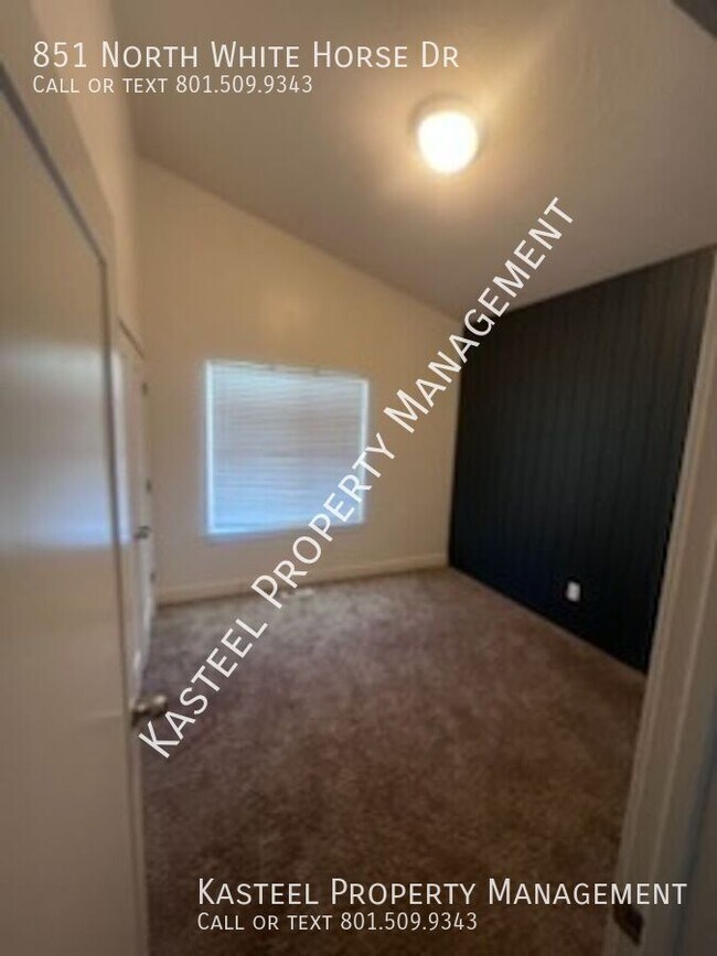 Building Photo - 851 White Horse Dr
