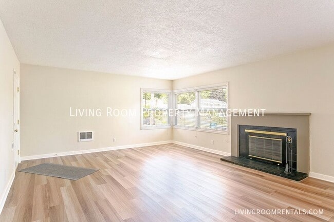 Building Photo - 6738 NE 22nd Ave