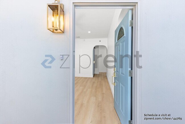 Primary Photo - 2020 Glasgow Ave