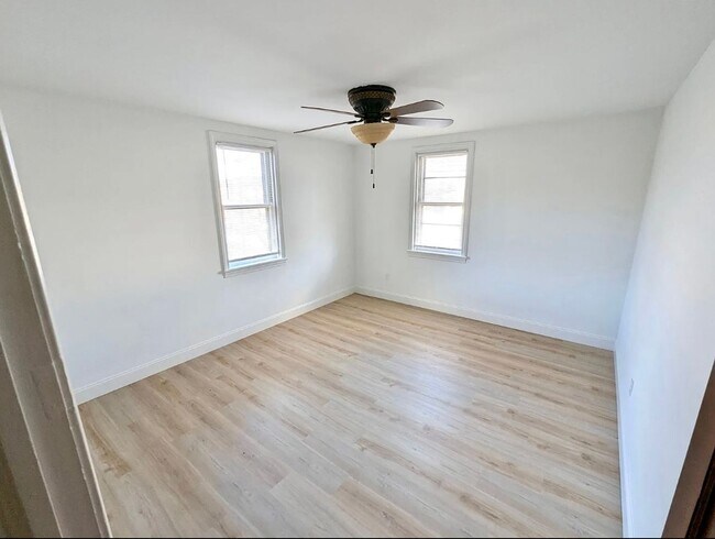 Building Photo - 914 Hellertown Rd