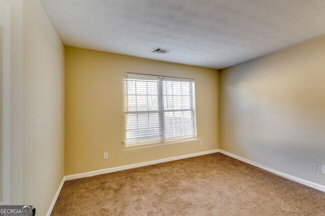 Building Photo - 2727 Manor Cove