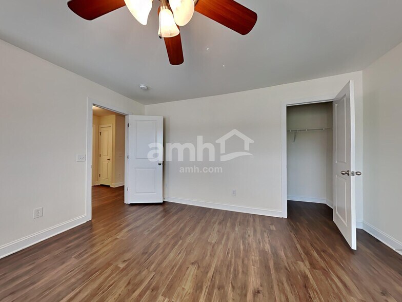 Building Photo - 423 Sablewood Dr