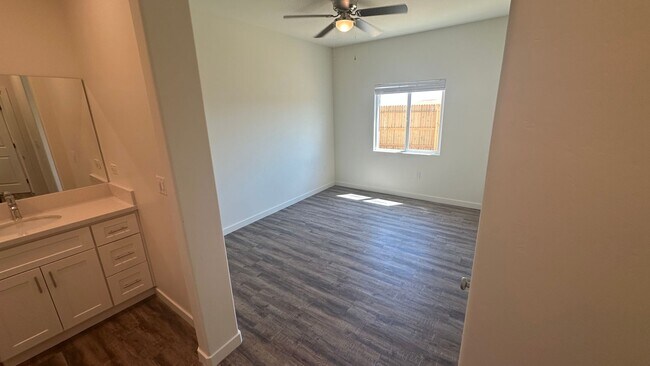 Building Photo - Coyote Run Duplexes 9004