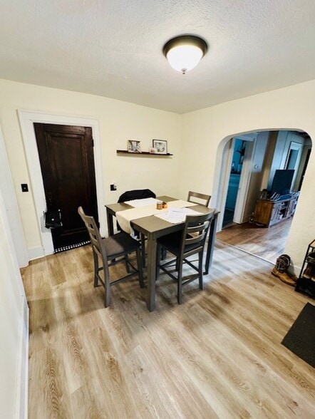 Building Photo - 826 7th St S