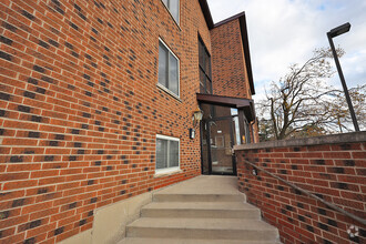 Building Photo - 900 Perrie Dr