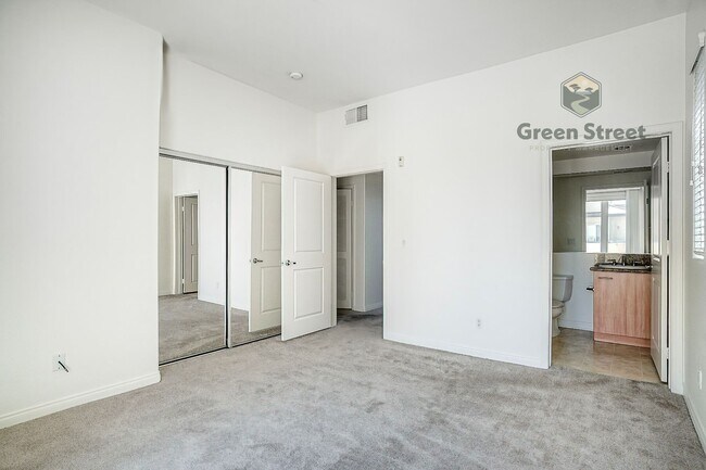 Building Photo - 4057 1st AvenueUnit 109