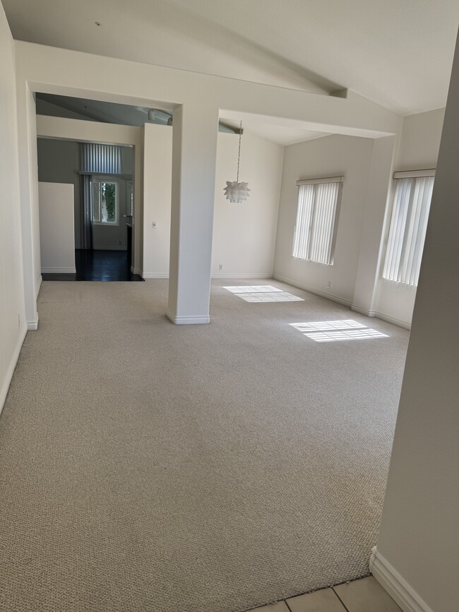 Building Photo - 13885 Portofino St