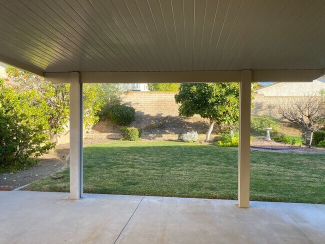 Building Photo - Single story 3 bed, 2 bath Moorpark home with yard