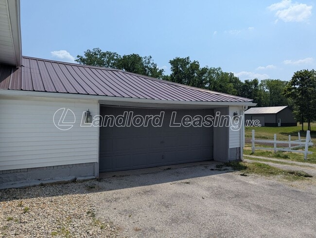 Building Photo - Country Living Spacious Ranch Duplex with ...