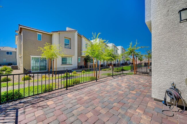 Building Photo - 2021 TOWNHOME IN GATED COMMUNITY N LAS VEGAS
