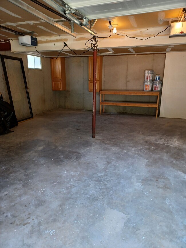 Building Photo - 7006 N Chas Dr