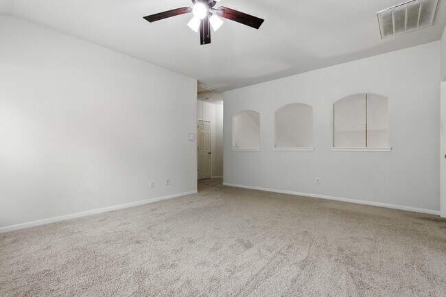 Building Photo - 18607 Camellia Dale tr
