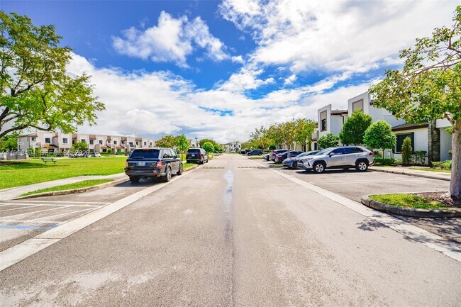 Building Photo - 640 NE 207th St